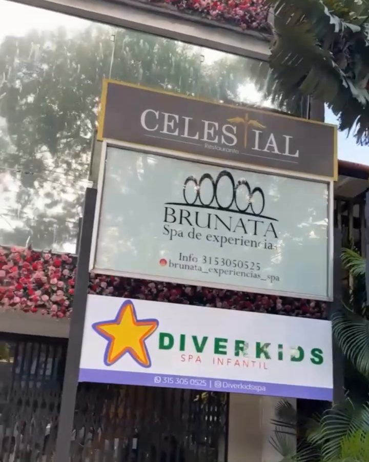 Aviso de Diverkids Spa Infantil en la entrada, sobre la carrera 65 de Medellín